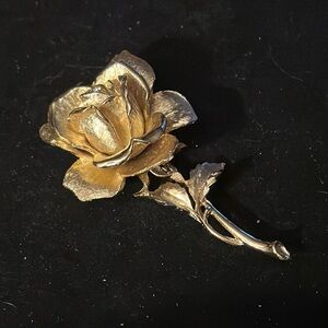 Elegant Large Vintage Gold Rose Brooch